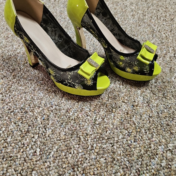 Lime Green Heels - Picture 3 of 5